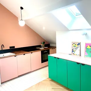 https://a-2-pas-du-lac.hotels-rhonealpes.com